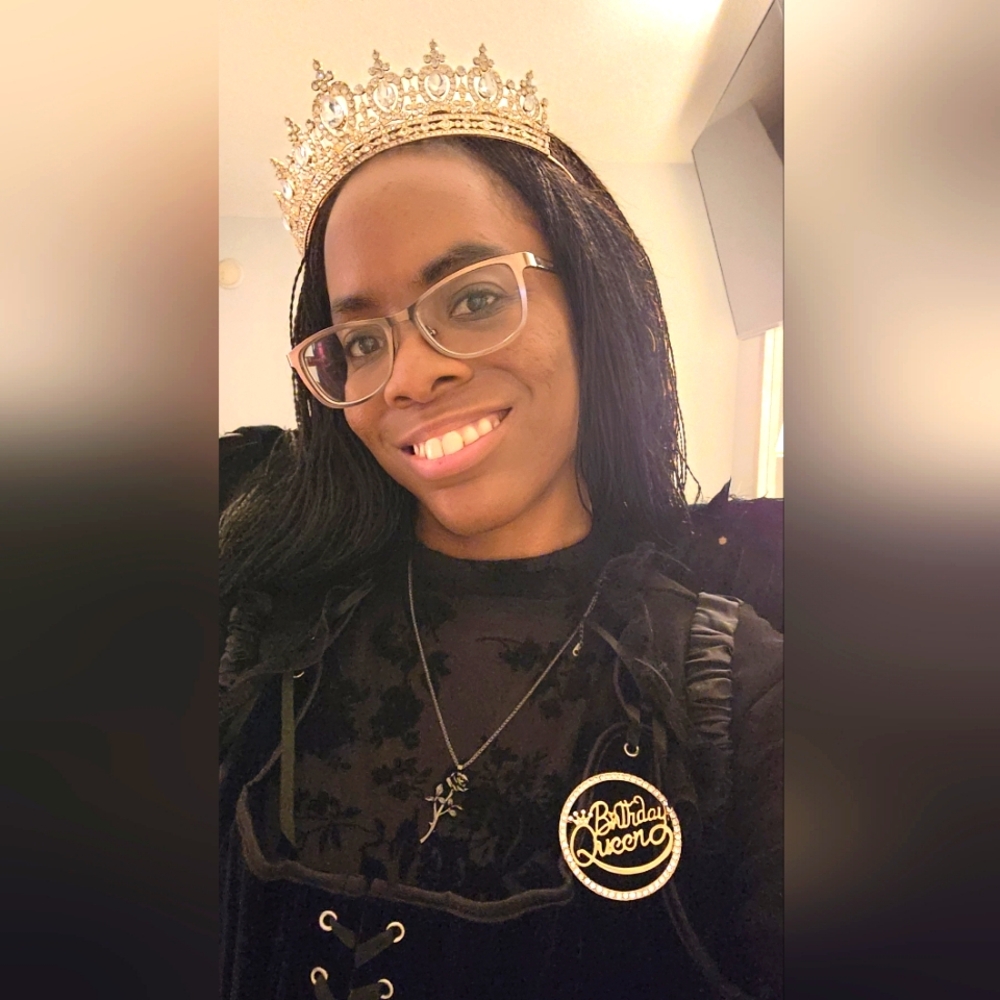 Meet your Posher, Ebony